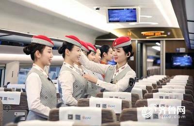 紫韻牡丹綻芳華，魯南高鐵乘務員以新裝新姿開啟禮儀服務新篇章